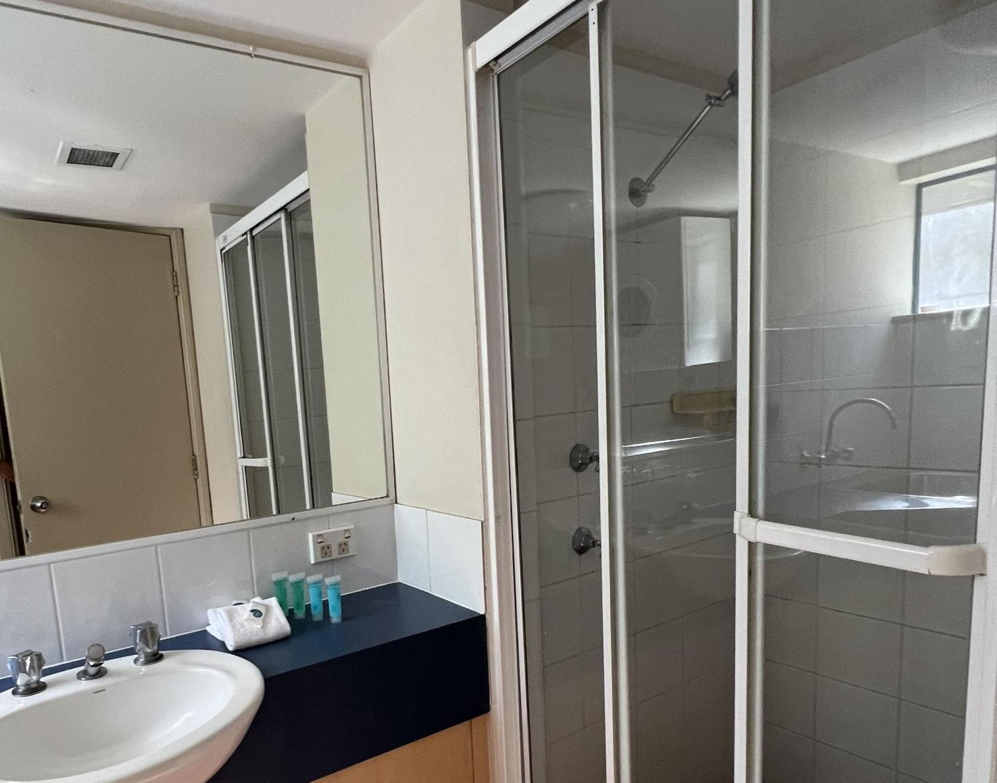 Cha Private Apts Aruba Beach Gold Coast Room photo